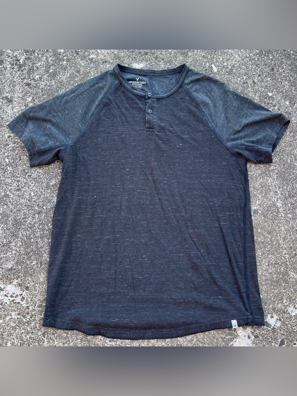 American Eagle Outfitters Men's Black Heather Henley Raglan Tee